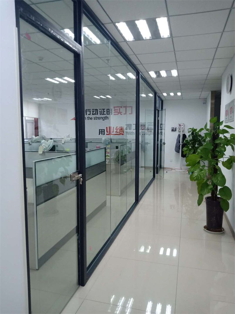 辦公室玻璃隔斷使用壽命會受什么影響？