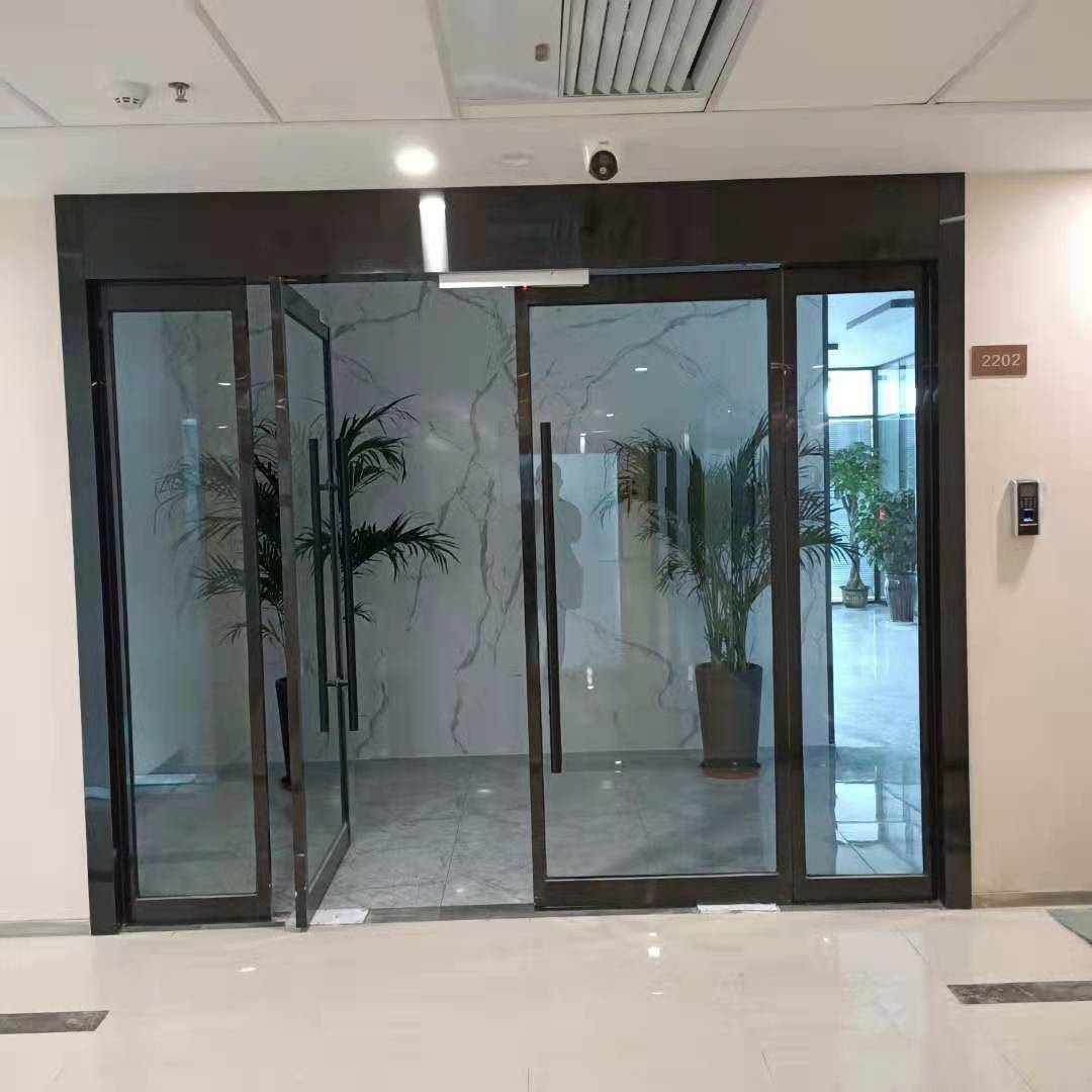 玻璃門對(duì)安全存在的三點(diǎn)安全隱患