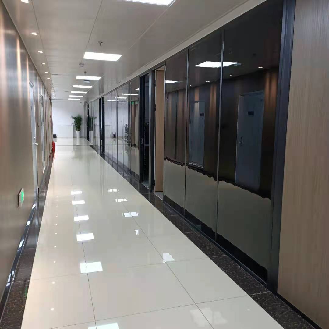 用玻璃隔斷做封閉陽臺(tái)的優(yōu)勢